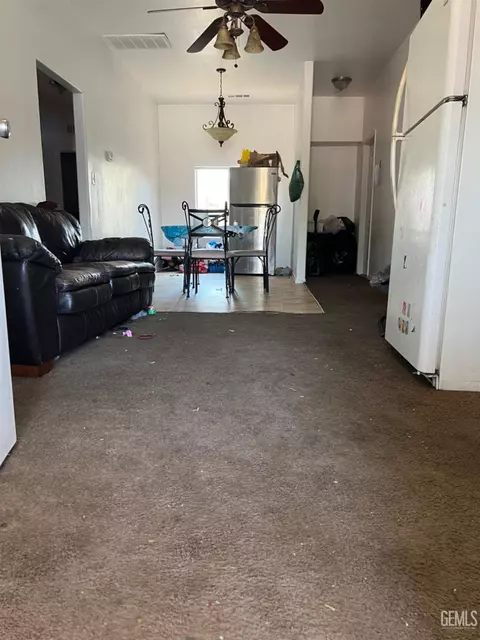 Entry Way - 205 Crystal St, Taft, CA 93268 photo 1 of 2