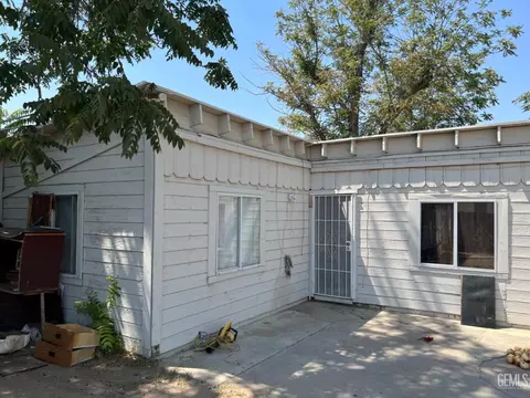 Exterior - 205 Crystal St, Taft, CA 93268 photo 5 of 6