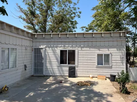 Exterior - 205 Crystal St, Taft, CA 93268 photo 2 of 6