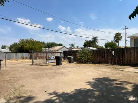 Exterior - 205 Crystal St, Taft, CA 93268 photo 6 of 6