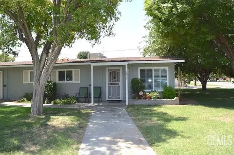 1401 Pebble Beach Dr, Bakersfield, CA 93309
