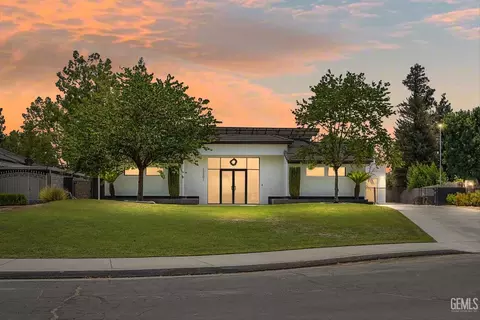 12301 April Ann Ave, Bakersfield, CA 93312