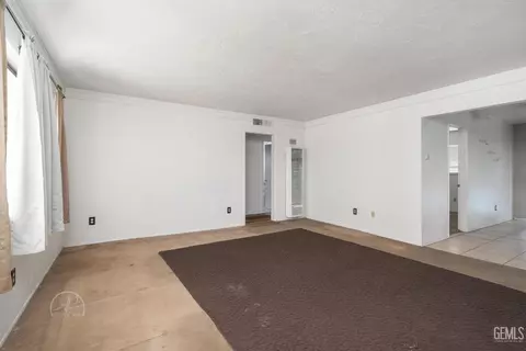 Living - 602 B St, Taft, CA 93268 photo 1 of 2