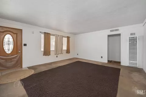 Living - 602 B St, Taft, CA 93268 photo 2 of 2