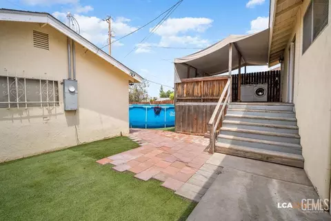 Exterior - 602 B St, Taft, CA 93268 photo 4 of 4