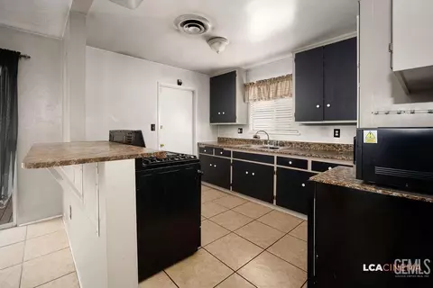 Kitchen - 602 B St, Taft, CA 93268 photo 1 of 1