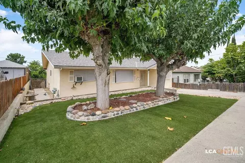 Exterior - 602 B St, Taft, CA 93268 photo 3 of 4