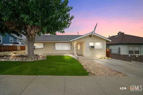 Exterior - 602 B St, Taft, CA 93268 photo 1 of 4