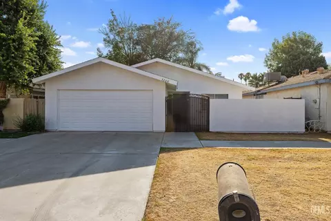 3208 Park Bend Ct, Bakersfield, CA 93309