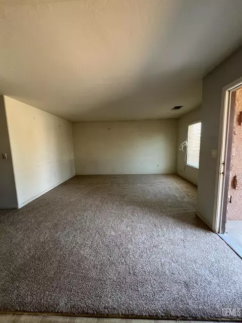 485 Ryan Dr, Shafter, CA 93263 photo 3