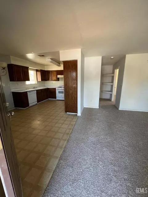 485 Ryan Dr, Shafter, CA 93263 photo 4