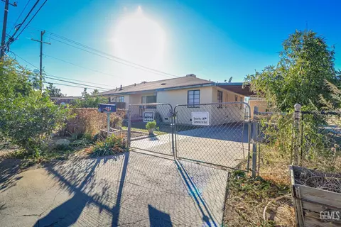 421 S N St, Bakersfield, CA 93304