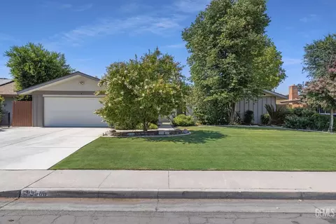 5900 Hesketh Dr, Bakersfield, CA 93309
