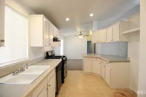 101 Cinnamon Ln, Bakersfield, CA 93308 photo 2