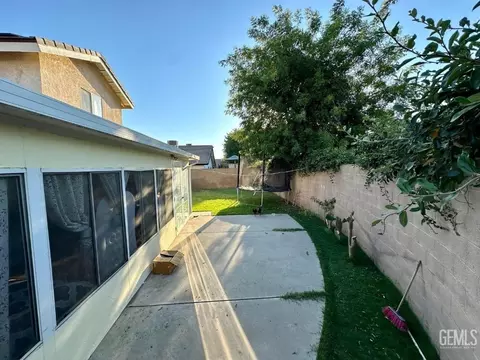 Exterior - 1833 5th Dr, Delano, CA 93215 photo 3 of 5