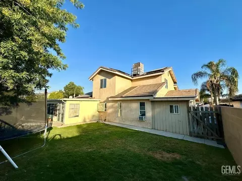 Exterior - 1833 5th Dr, Delano, CA 93215 photo 5 of 5