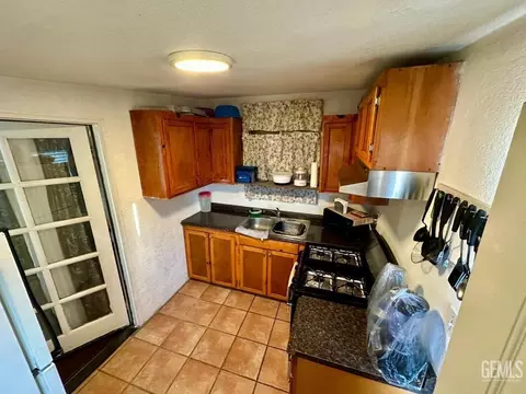 Kitchen - 1833 5th Dr, Delano, CA 93215 photo 2 of 3