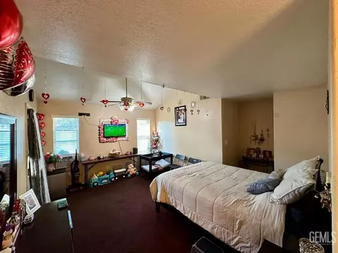 Bedroom - 1833 5th Dr, Delano, CA 93215 photo 4 of 5