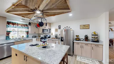 20200 Mesa Dr, Tehachapi, CA 93561 photo 2