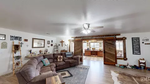 20200 Mesa Dr, Tehachapi, CA 93561 photo 3