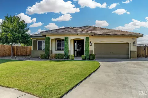 15406 Carparzo Dr, Bakersfield, CA 93314
