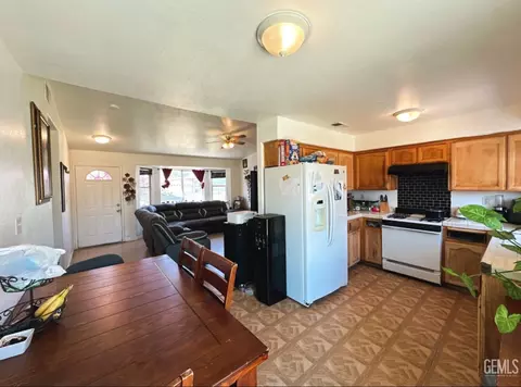 1024 Hazlenut St, Wasco, CA 93280 photo 5