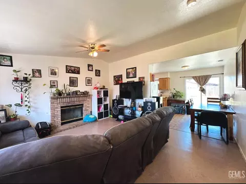 1024 Hazlenut St, Wasco, CA 93280 photo 3