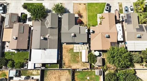 1024 Hazlenut St, Wasco, CA 93280 photo 2