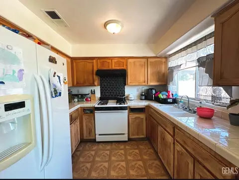 1024 Hazlenut St, Wasco, CA 93280 photo 6
