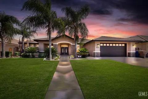12613 Hawaii Ln, Bakersfield, CA 93312