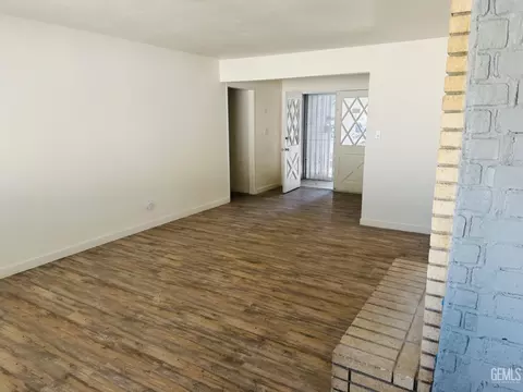 Living - 702 Union St, Delano, CA 93215 photo 2 of 4