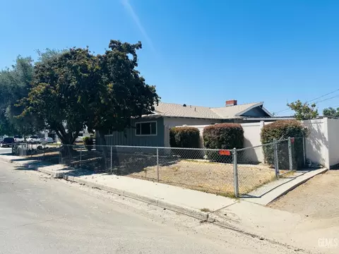 Exterior - 702 Union St, Delano, CA 93215 photo 4 of 8