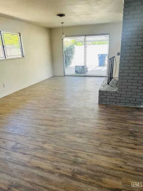 Living - 702 Union St, Delano, CA 93215 photo 4 of 4