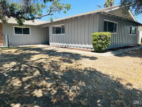 Exterior - 702 Union St, Delano, CA 93215 photo 5 of 8