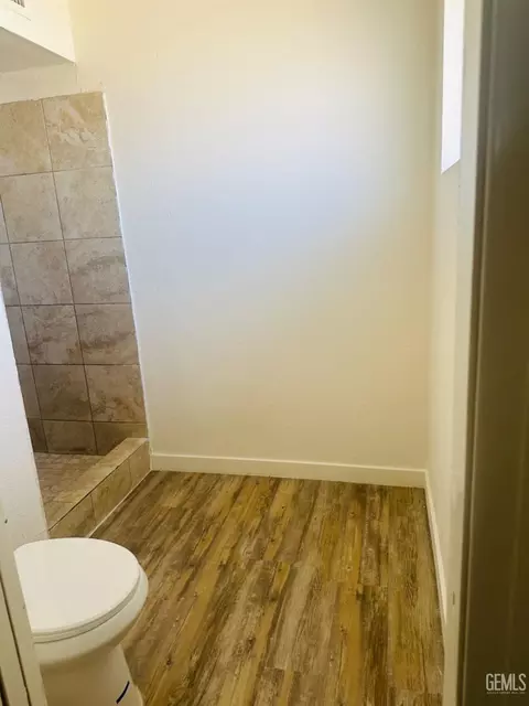 Bath - 702 Union St, Delano, CA 93215 photo 3 of 4