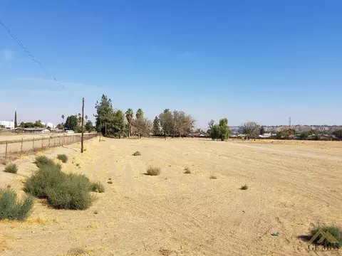 828 Iris St, Bakersfield, CA 93308