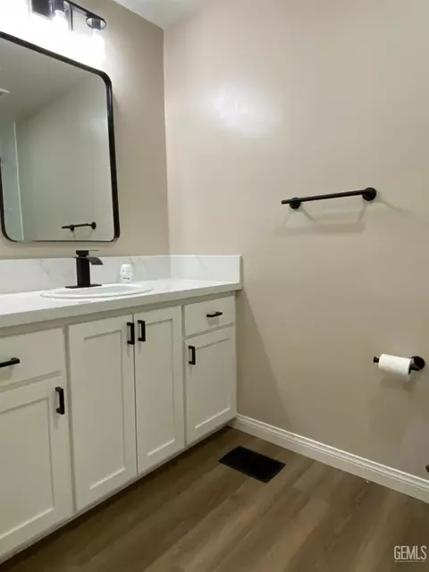 Bath - 26720 Columbia Way, Tehachapi, CA 93561 photo 1 of 4