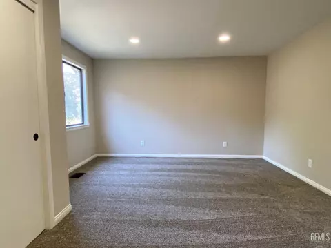 Bedroom - 26720 Columbia Way, Tehachapi, CA 93561 photo 2 of 3