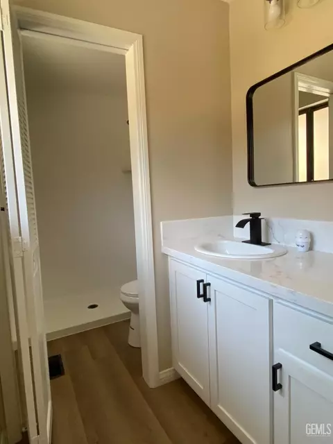 Bath - 26720 Columbia Way, Tehachapi, CA 93561 photo 3 of 4