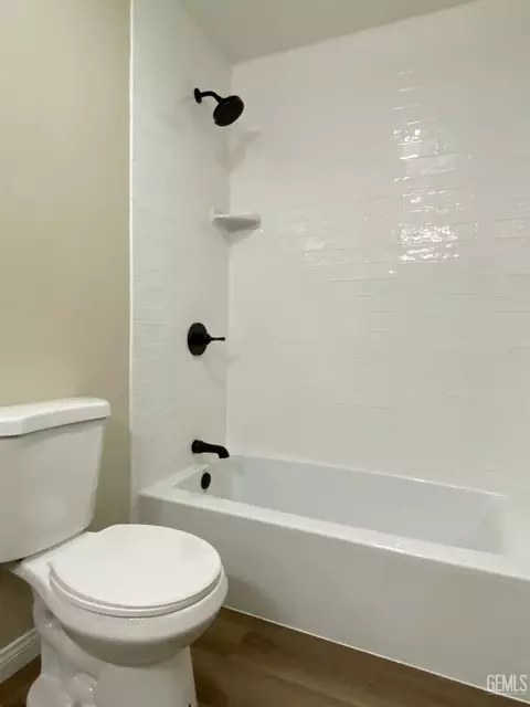 Bath - 26720 Columbia Way, Tehachapi, CA 93561 photo 2 of 4