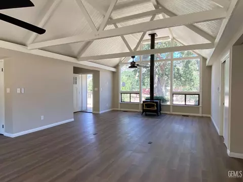 Living - 26720 Columbia Way, Tehachapi, CA 93561 photo 1 of 5