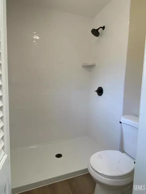 Bath - 26720 Columbia Way, Tehachapi, CA 93561 photo 4 of 4