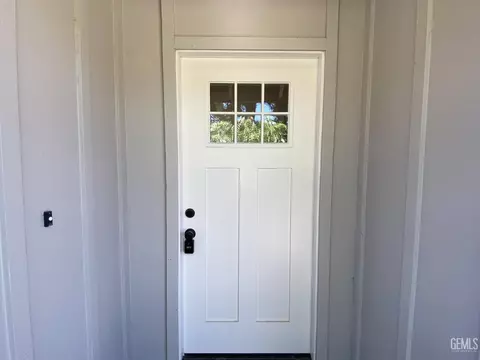 Entry Way - 26720 Columbia Way, Tehachapi, CA 93561 photo 1 of 2