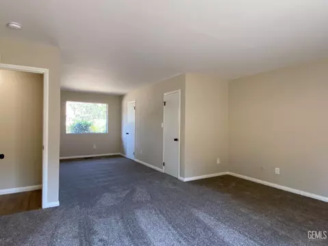 Living - 26720 Columbia Way, Tehachapi, CA 93561 photo 5 of 5