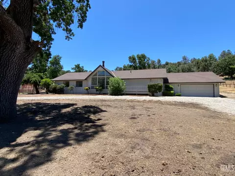 Exterior - 26720 Columbia Way, Tehachapi, CA 93561 photo 2 of 4