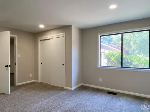 Bedroom - 26720 Columbia Way, Tehachapi, CA 93561 photo 1 of 3