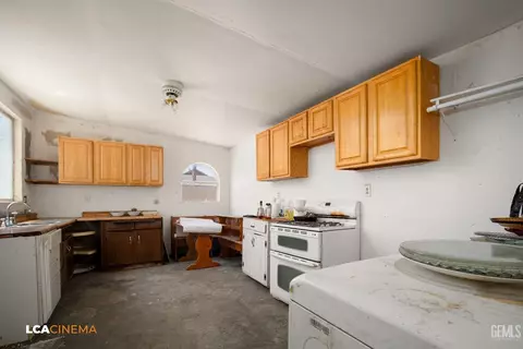Kitchen - 107 Madison St, Taft, CA 93268 photo 1 of 1