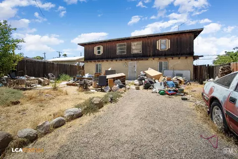 Exterior - 107 Madison St, Taft, CA 93268 photo 2 of 6