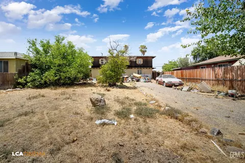 Exterior - 107 Madison St, Taft, CA 93268 photo 3 of 6