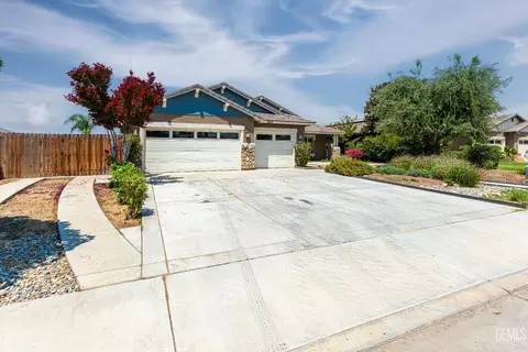 8413 Monza Ct, Bakersfield, CA 93314